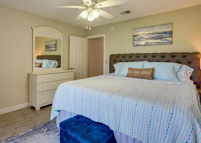 Charming Pcb Condo With Balcony Walk To Beach!