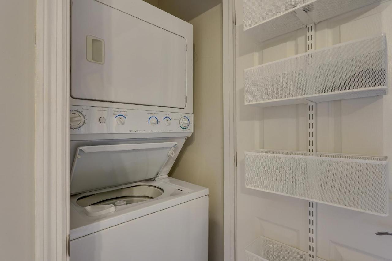 Charming Pcb With Balcony Walk To Beach! Apartment *